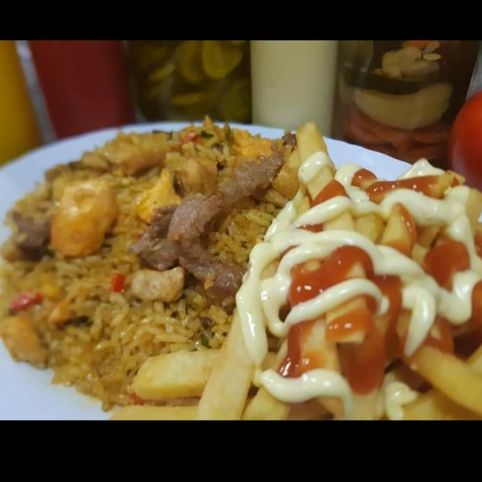 Arroz Mixto acompañado de doraditas