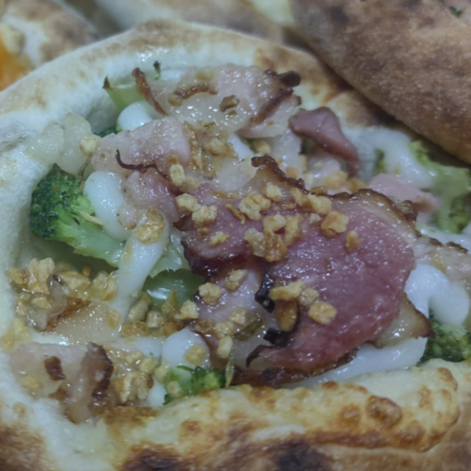 4 Frango requeijão, 3 Brocolis e 3 dois queijos