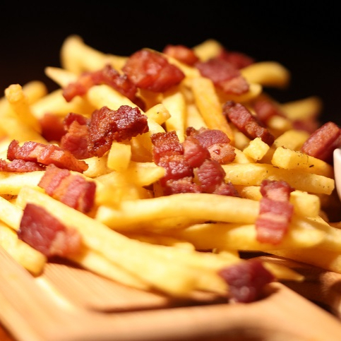 Com sal de ervas feito na casa, crocante de bacon e creme de gorgonzola, uma combinação irresistível.