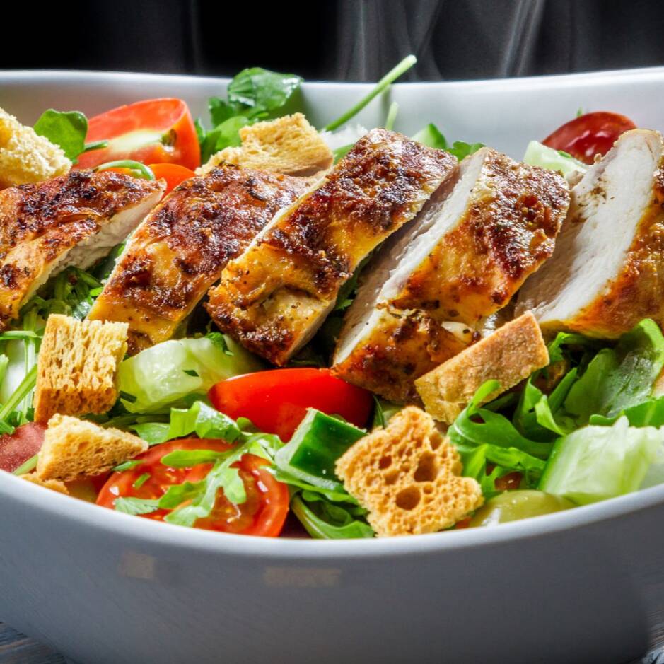 🥗 MARMITEX FIT – LEVE, COMPLETA E SABOROSA! 💚
Uma opção especial para quem quer uma refeição mais leve sem abrir mão do sabor! 😋
🥗 Salada maior + 2 acompanhamentos à sua escolha + 1 suco de cortesia! 🥤✨
Uma refeição fresquinha, equilibrada e preparada com carinho. ❤️
👉 Escolha seus acompanhamentos e aproveite!