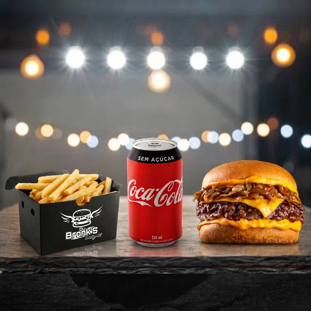 Nosso combo raiz
Mad max é um dos burgueres mais aclamados dos nossos clientes, feito no pão brioche levemente selado
Com molho chipotle, cebola caramelizada, Burguer grelhado de 160g com cheddar fatiado.
Acompanha batata e bebida.