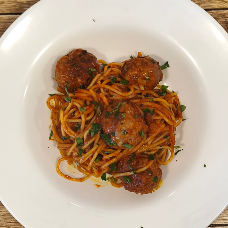 Spaghetti con Albóndigas de la Casa