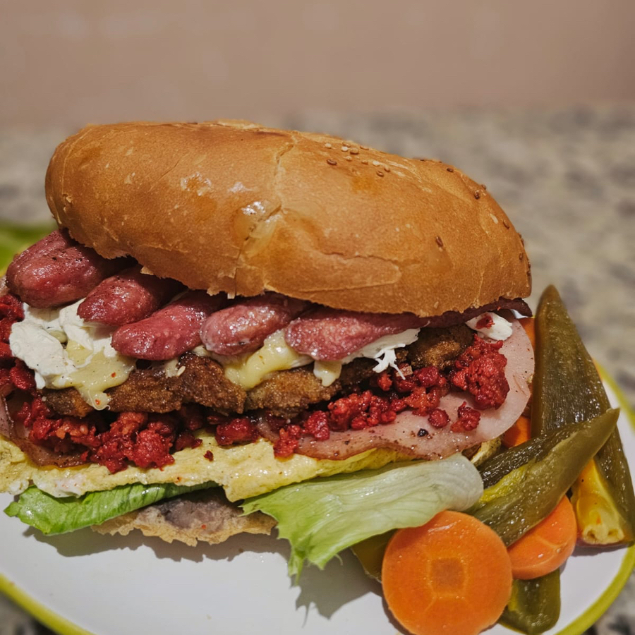 Torta Cubana (Milanesa, Jamón, Huevo, Salchicha, Chorizo