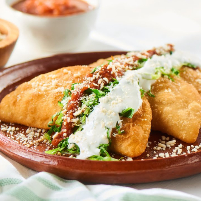 QUESADILLA FRITA DE PICADILLO.
