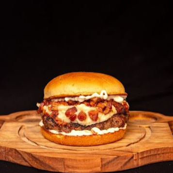 Delicioso Pao Brioche ,Nossa Suculenta Carne de 200g,Com o maravilhoso Catupiry Original eo Melhor Bacon Em Cubos e Nossa Especial Molho Da Casa