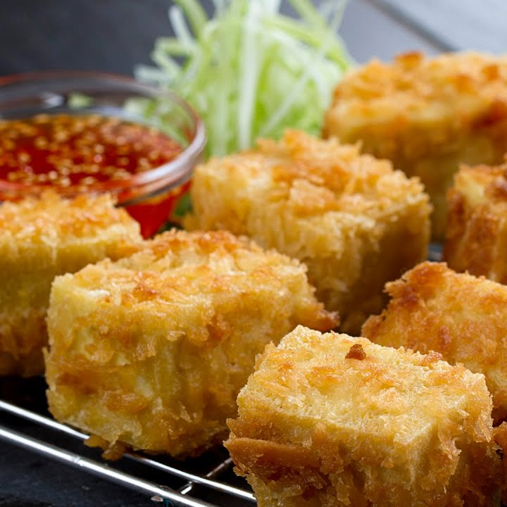 Porción de tofu apanados