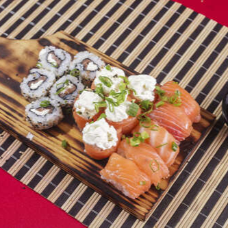 5 URAMAKI DE SALMÃO 5 JOYJOY 5 NIGUIRI DE SALMÃO