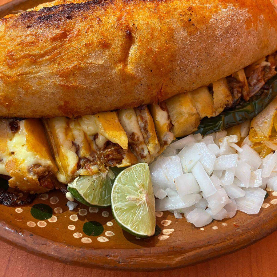 Lonche Planchado de Barbacoa con Queso