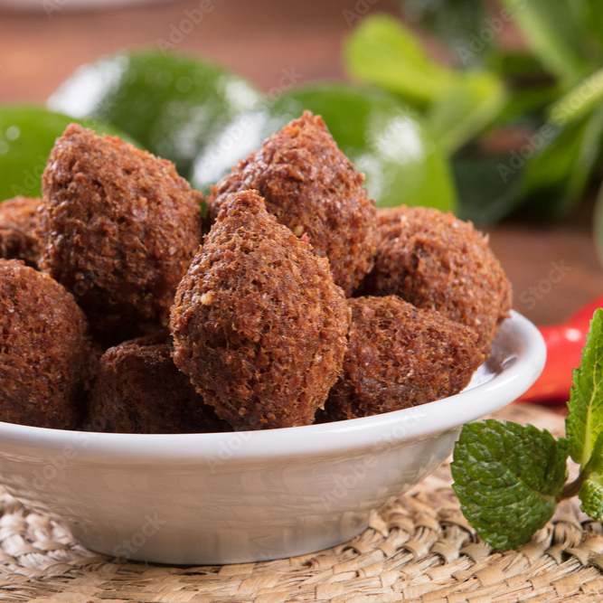 Quibes pequenos 15 unidades, quibes com 20g, bem temperados, crocantes por fora e macios por dentro, servidos quentinhos. Serve 2 pessoas.