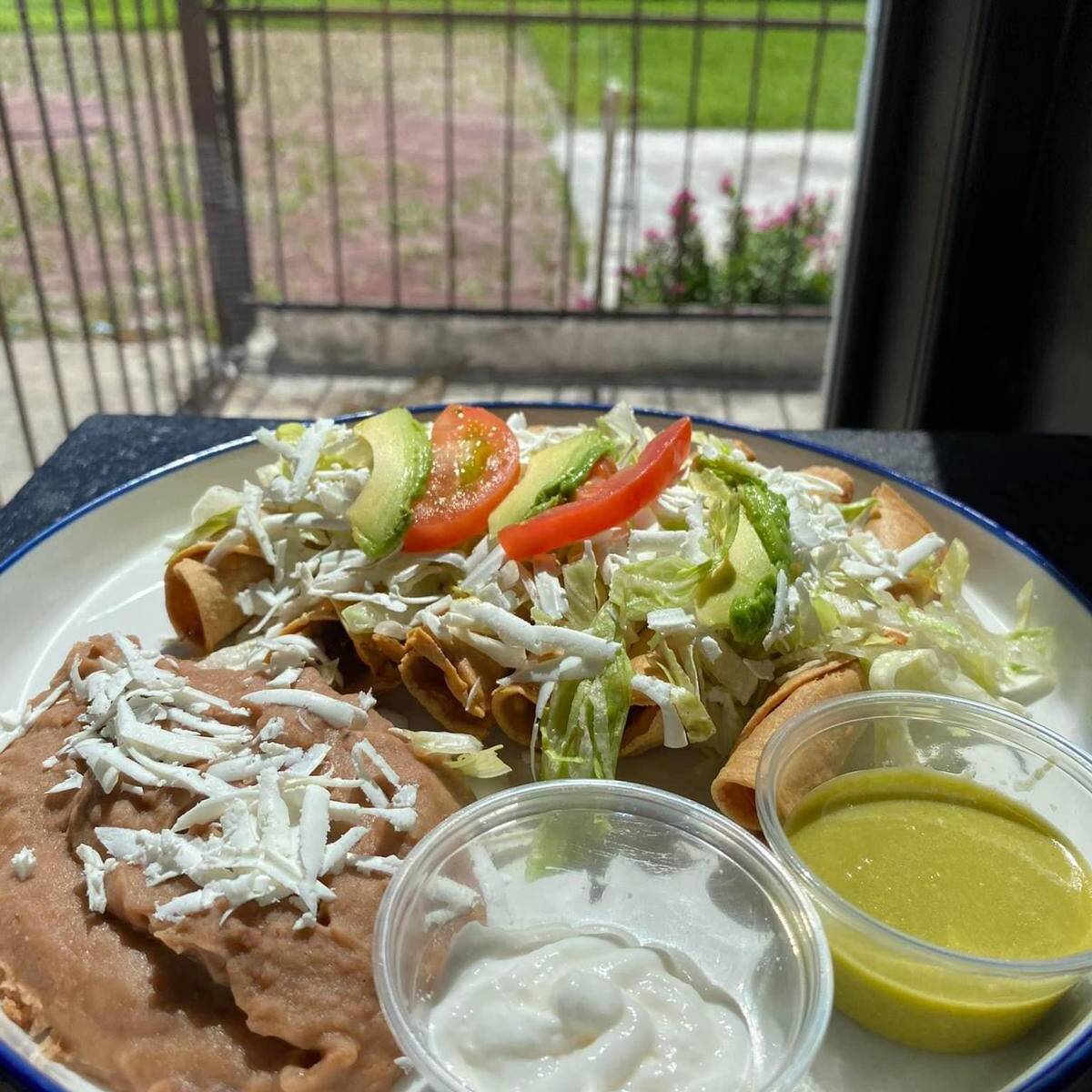 Flautas de pollo