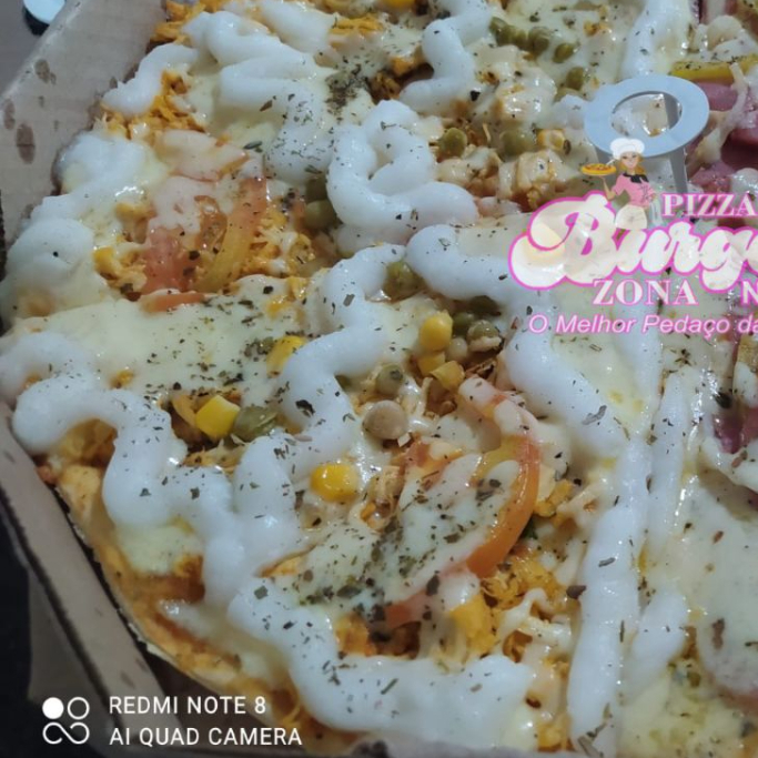 Molho de Tomate, Mussarela, Frango, Catupiry, Tomate, Milho Verde, Azeitona e Orégano