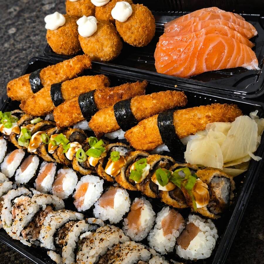 10 Uramaki grelhado
10 Rossomaki Fresco
10 hot Filadélfia de salmão grelhado
5 niguiri de camarão
5 bolinho de salmão grelhado
4 sashimis