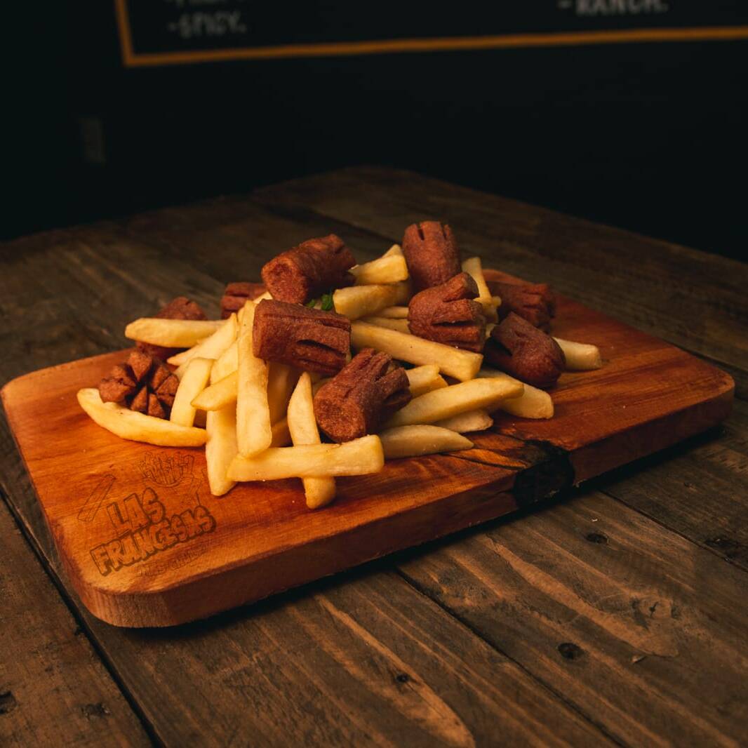 Salchipapas.