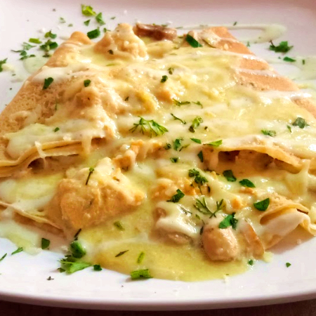 Crepe de Pollo Queso en Bechamel