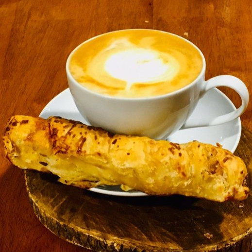 PALITO Y CAPUCHINO