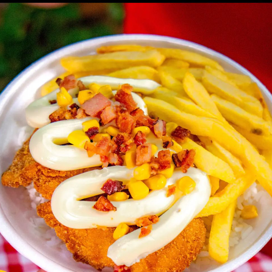 Acompanha Arroz Feijão Fritas e Farofa 400g aprox