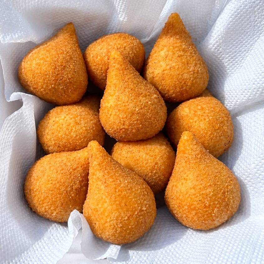 25g cada unidade, com recheio de frango.