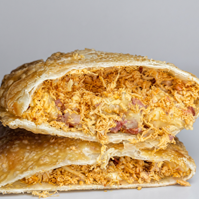 Frango desfiado, queijo e bacon