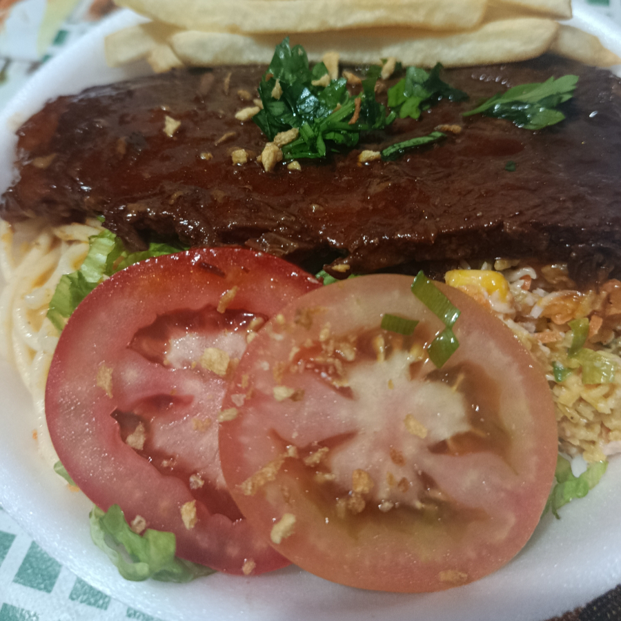 Arroz, feijão , macarrao, farofa , purê , salada , salpicão e fritas