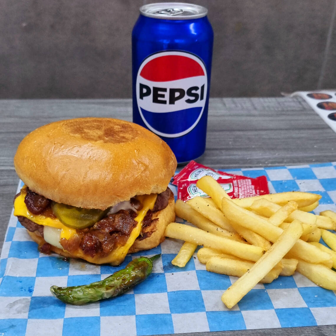 Combo Burger + Papas + Refresco