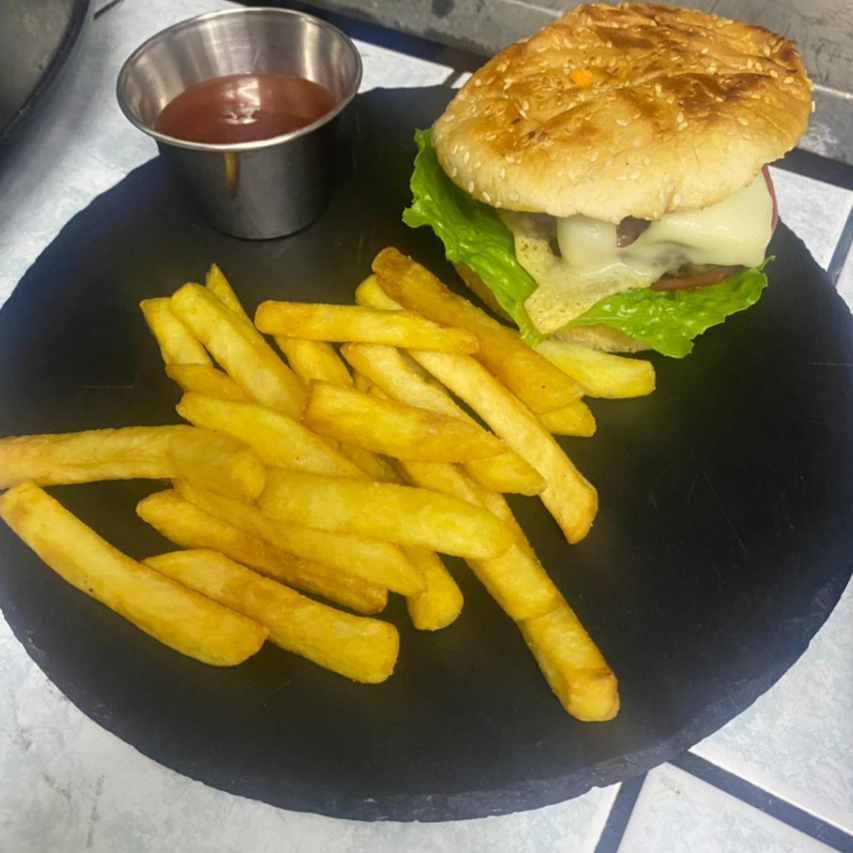 Mini Hamburguesa + Papas Fritas