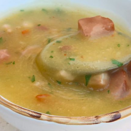 Caldo de mandioca super saboroso, feito com ingredientes de qualidade, temperos caseiros, bacon e calabresa !