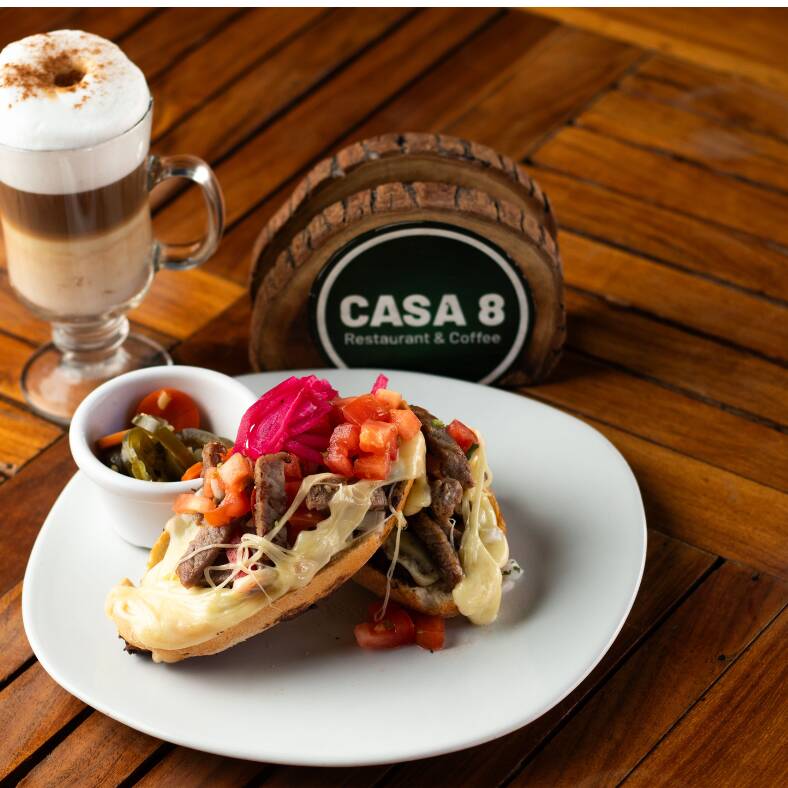 Molletes con Arrachera