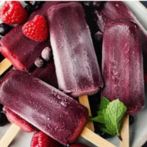 Picolés de fruta pra você se deliciar de forma economica, cremosa e deliciosa nesse calor!