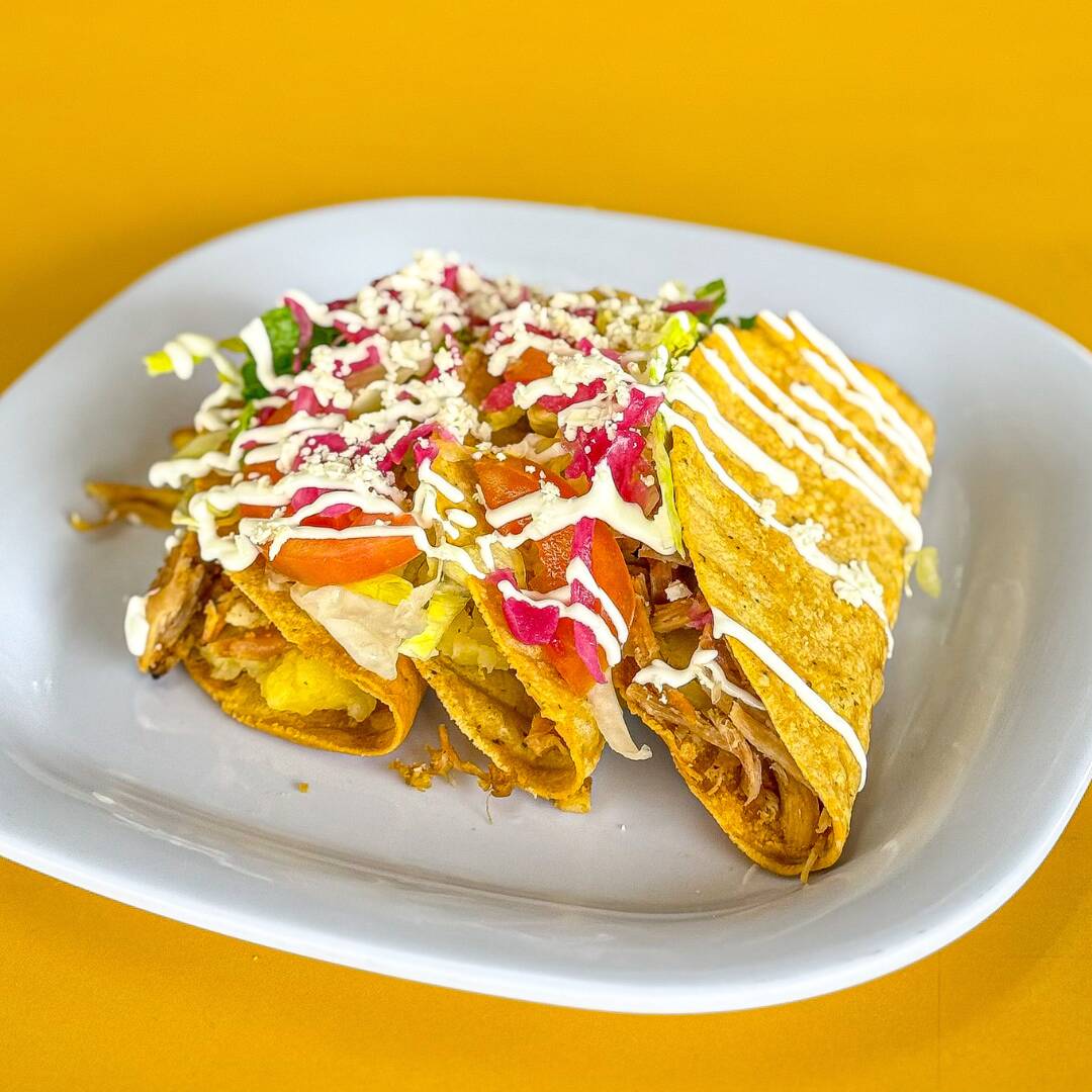 Orden 3 tacos dorados