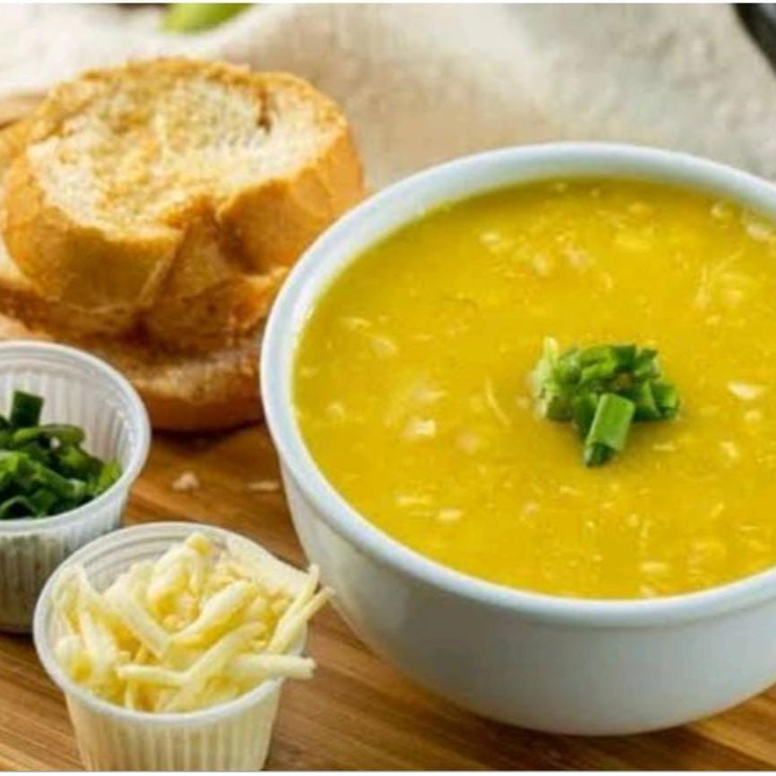 Frango desfiado com milho e engrossado com mandioca e milho,acompanha torrada e cebolinha.