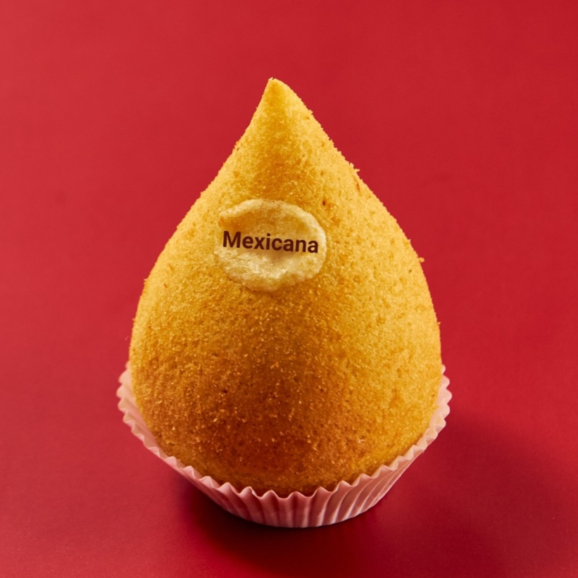 Deliciosa Coxinha Mexicana Preparada com Massa de Batata Artesanal e Recheado com Carne Moída Super Apimentada.