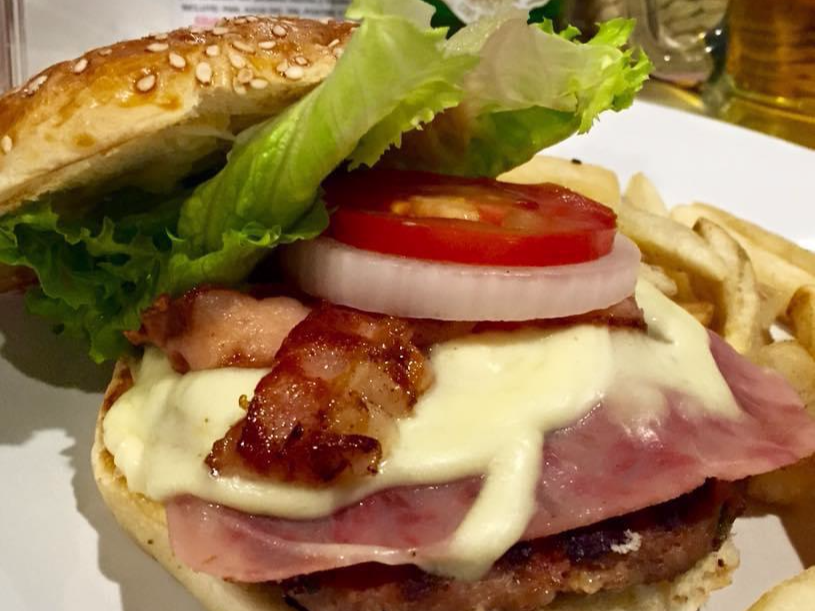 Hamburguesa de Res con papas