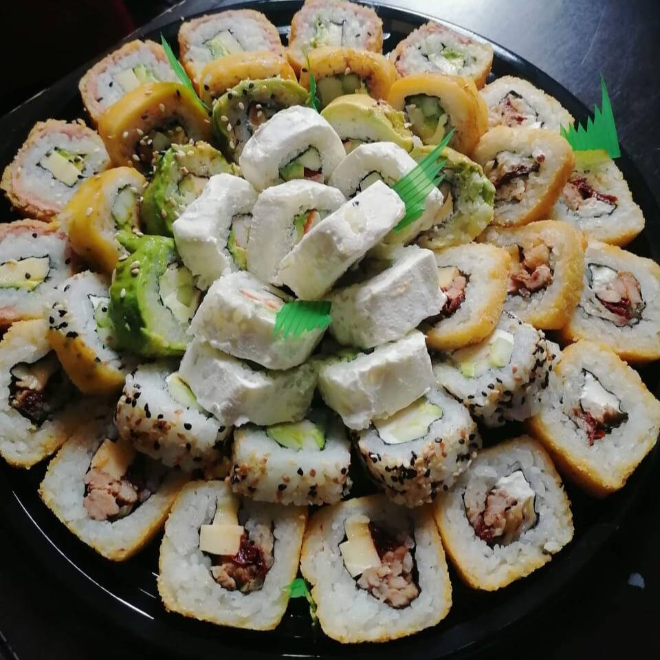 Charola de Makis
