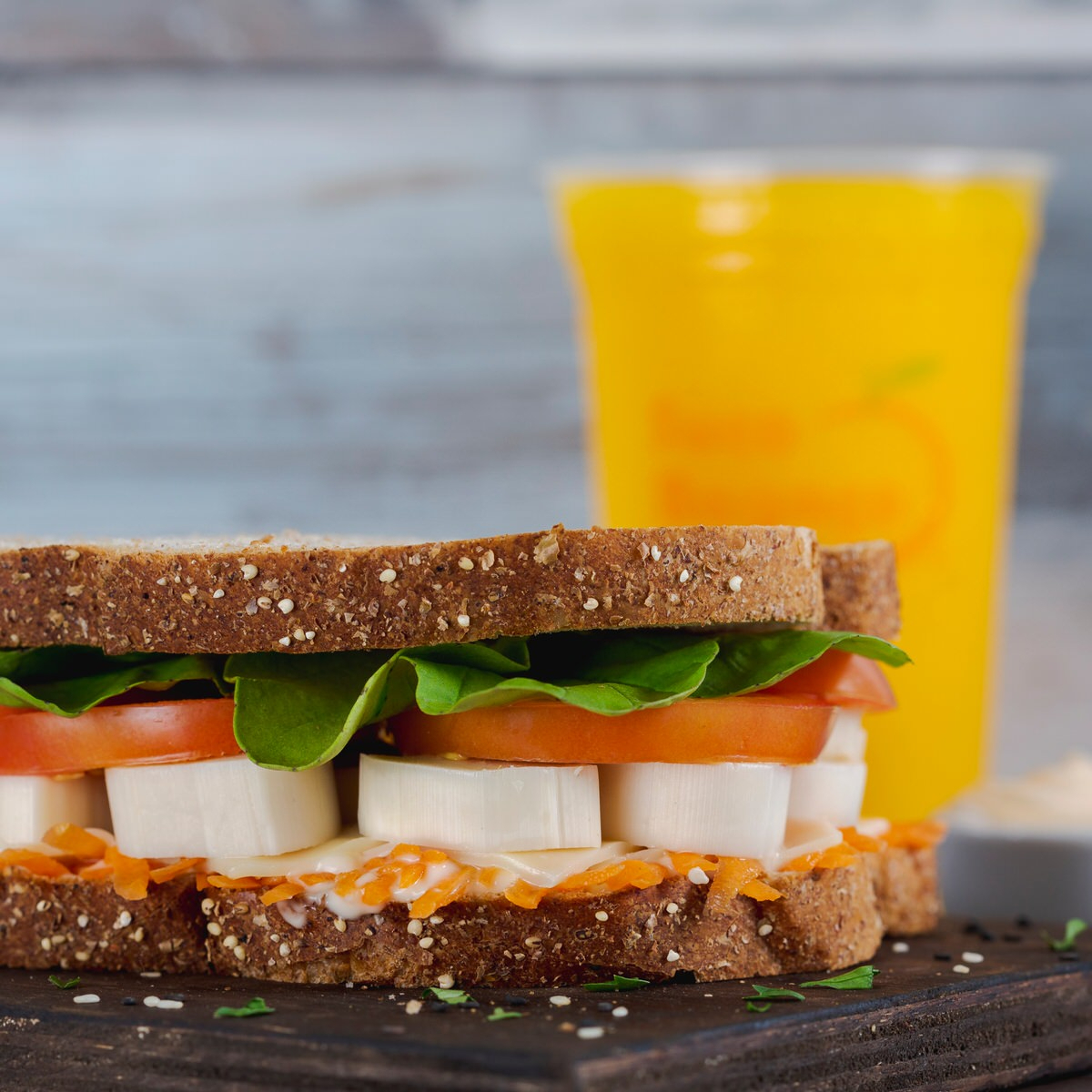 Pão Integral, Mussarela, Palmito, Tomate, Maionese Ligth e Rúcula