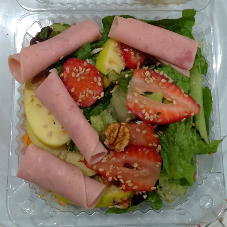 Ensalada Con  Rollitos de Jamón.