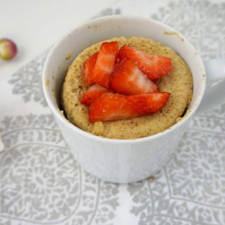 MUG CAKE DE FRESAS