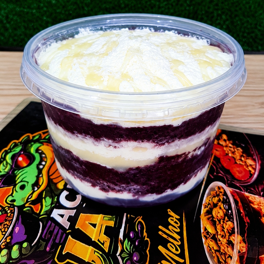 1 kilo de Açai cremoso,leite em po e leite condesado em camadas.