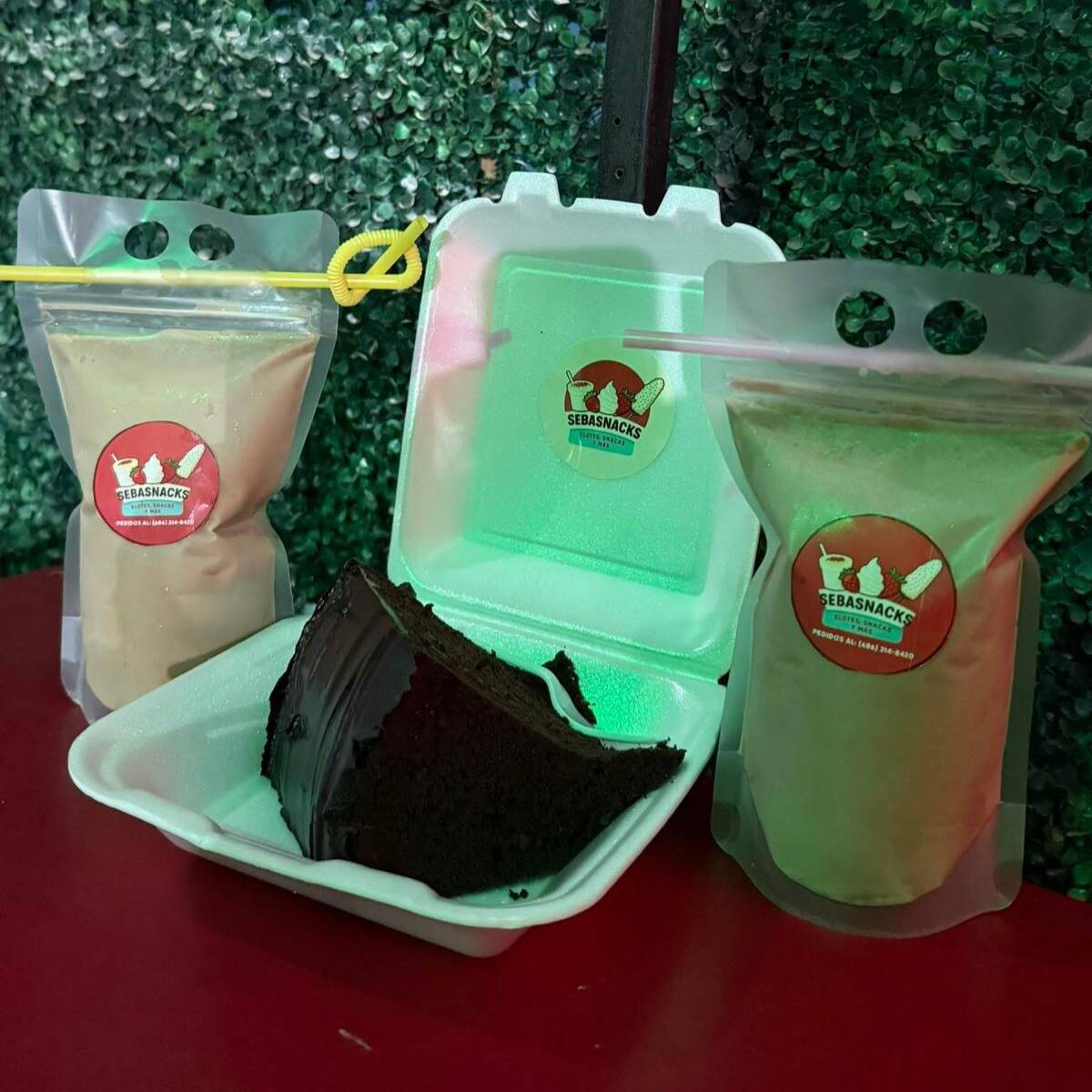 Cafe Helado Moca y Rebanada de Pastel Matilda