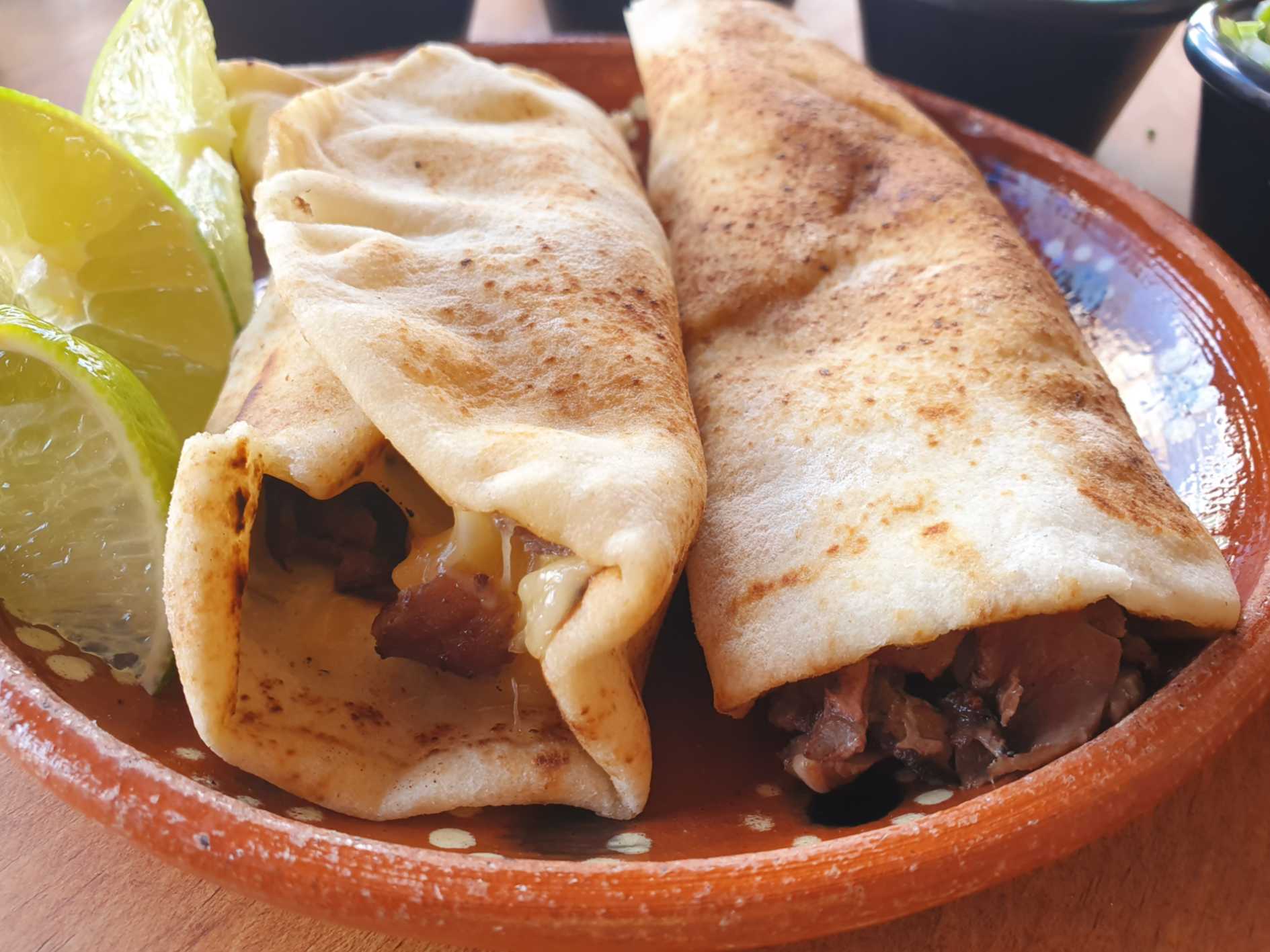 Taco en Pan Arabe con Queso
