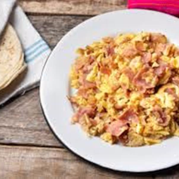 Huevo Revuelto con Jamón