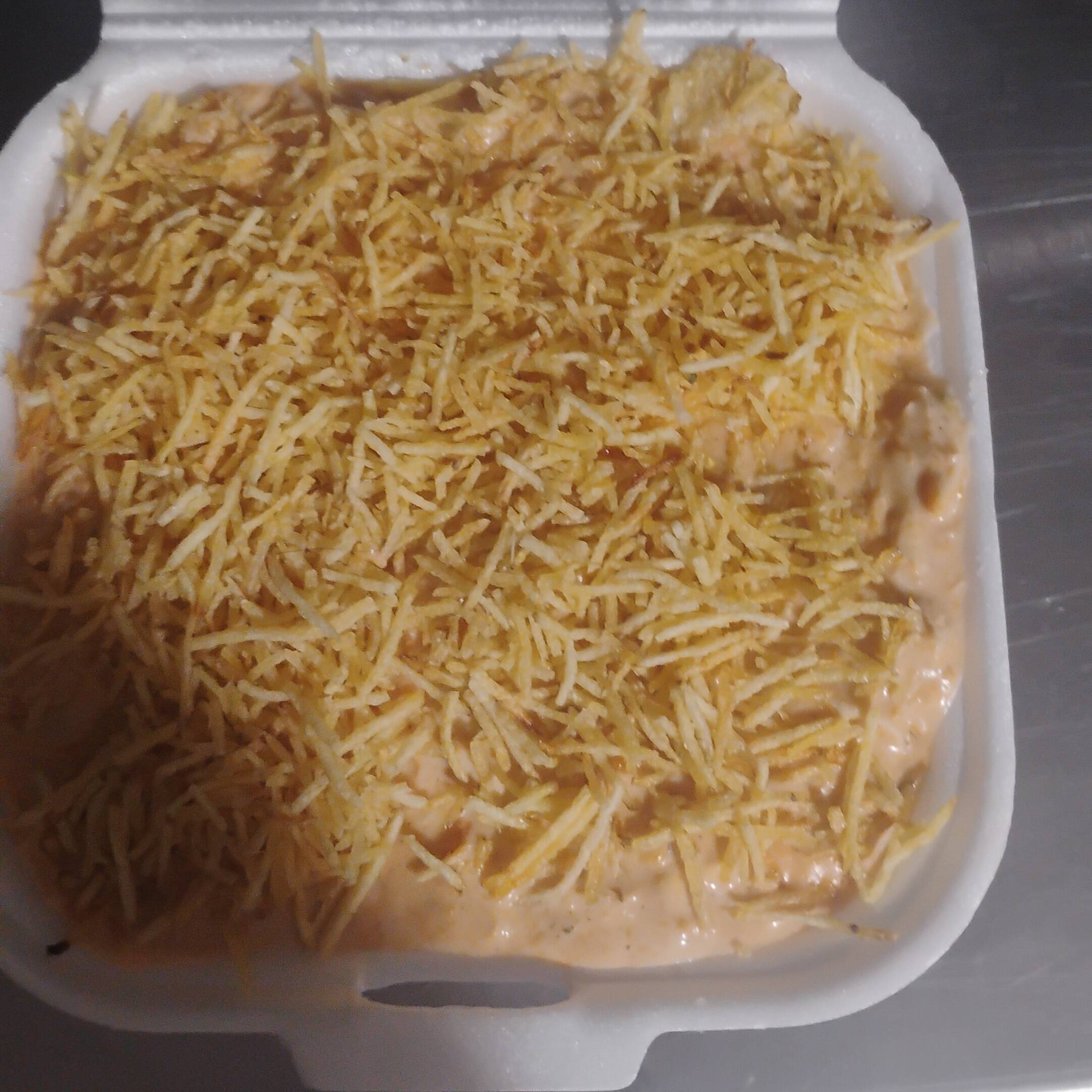 Batata recheada com Strogonoff de frango,com requeijão batata palha e bacon