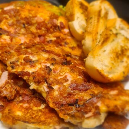 Ovo, ervilha, queijo, presunto, bacon e cebola