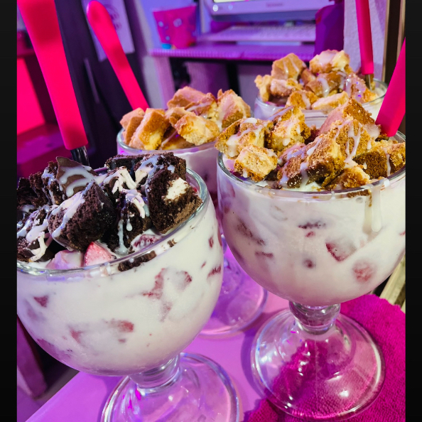 Fresas con Crema y Toppings 1/2 L