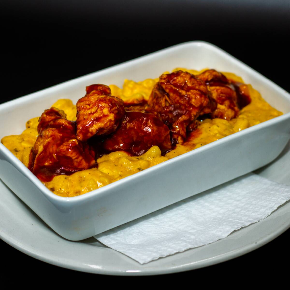 Mac & Cheese Whit Boneles