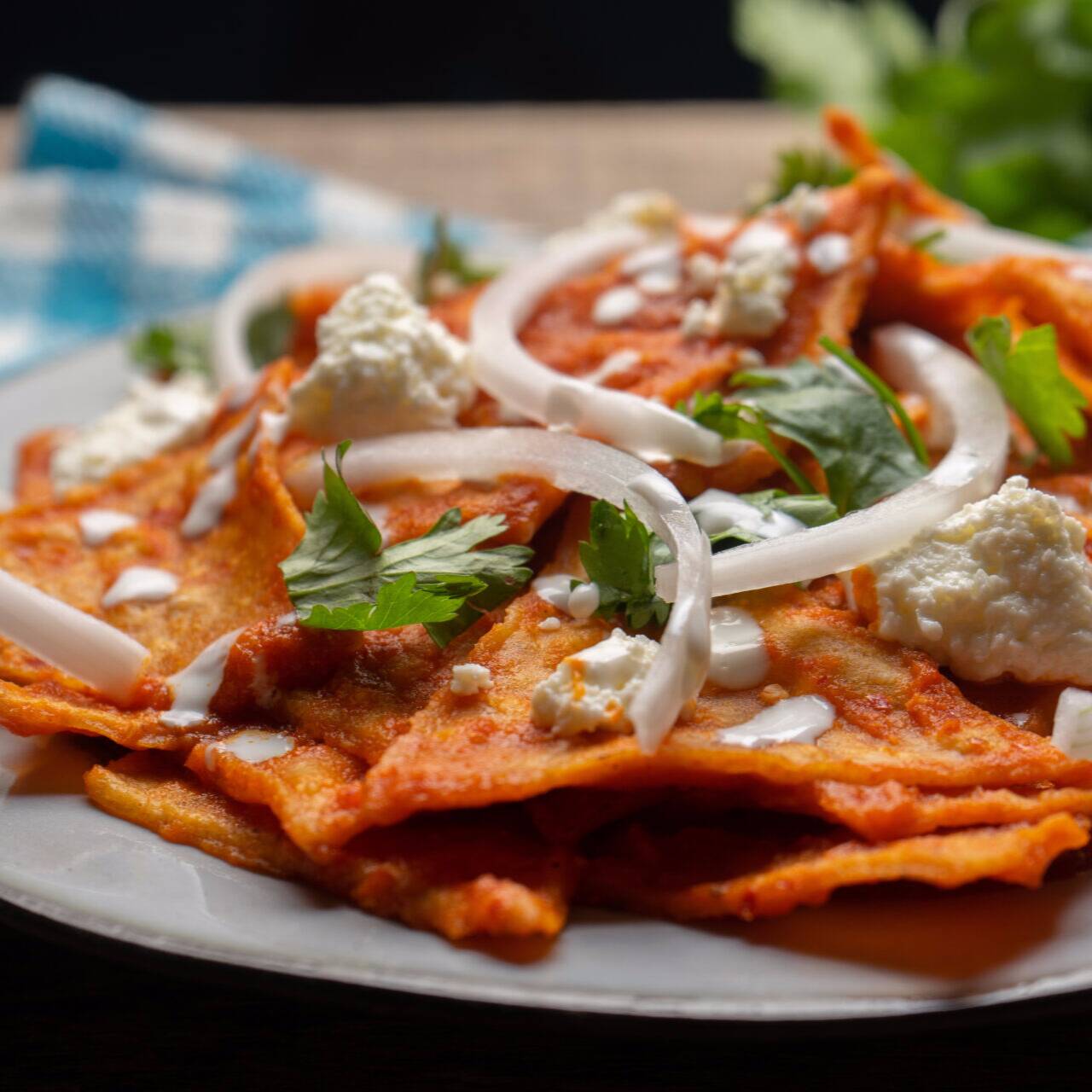 chilaquiles rojos con asada