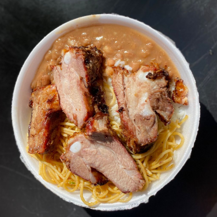 COSTELINHA DE PORCO,Arroz,Feijão,Macarão Alho E Oleo,Salada De Vinagrete Ou Maionese