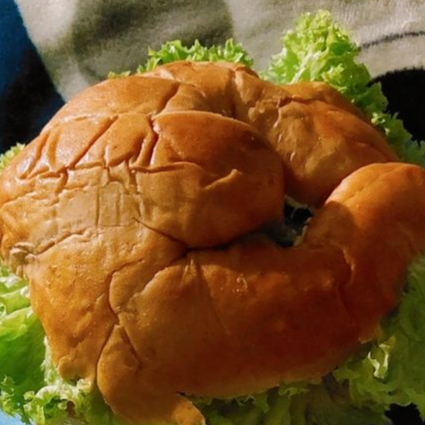 Cuernito de Jamón con Queso