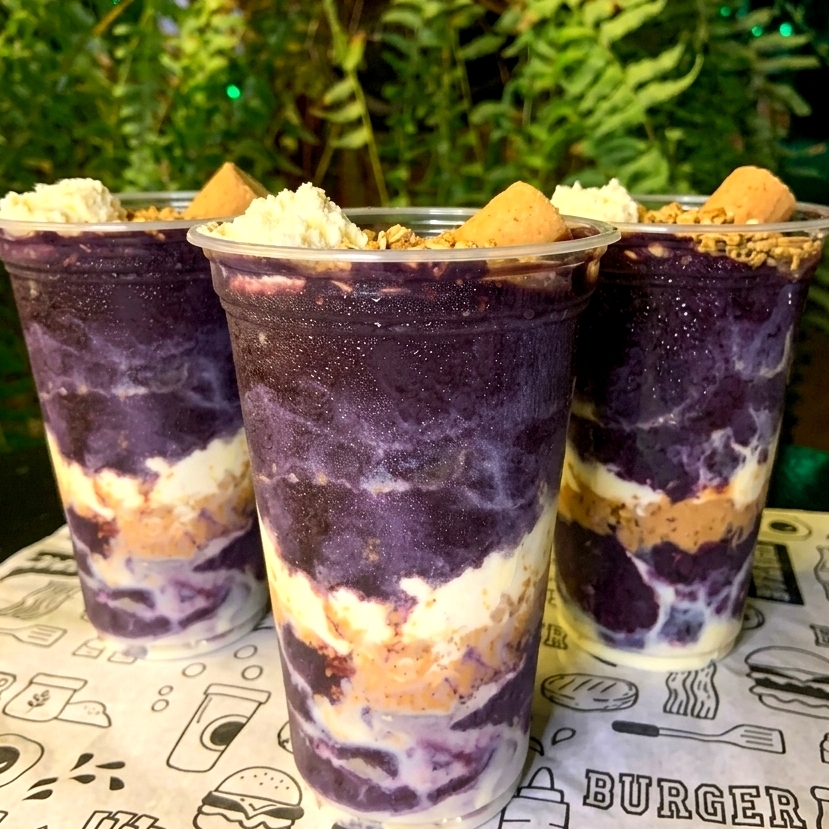 Escolha 7 adcionais. Sao 2.1 litros de açai com adiconais e voce pode escolher creme de avela e creme de ninho e frutas gratis.