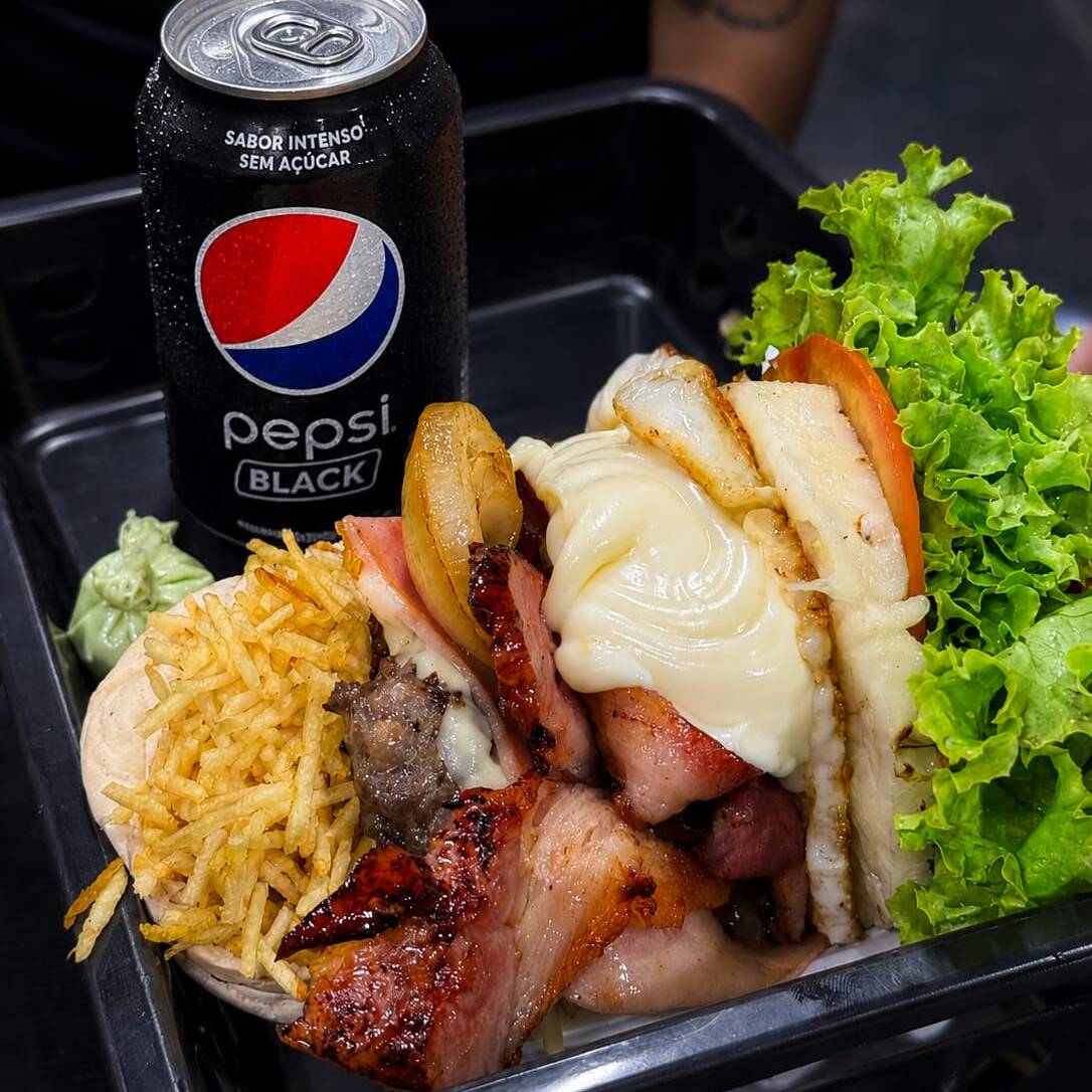 PAO, CARNE, QUEIJO,PRESUNTO,OVO,SALSICHA,BACON,MILHO,BATATA E SALADA. REFRI LATA