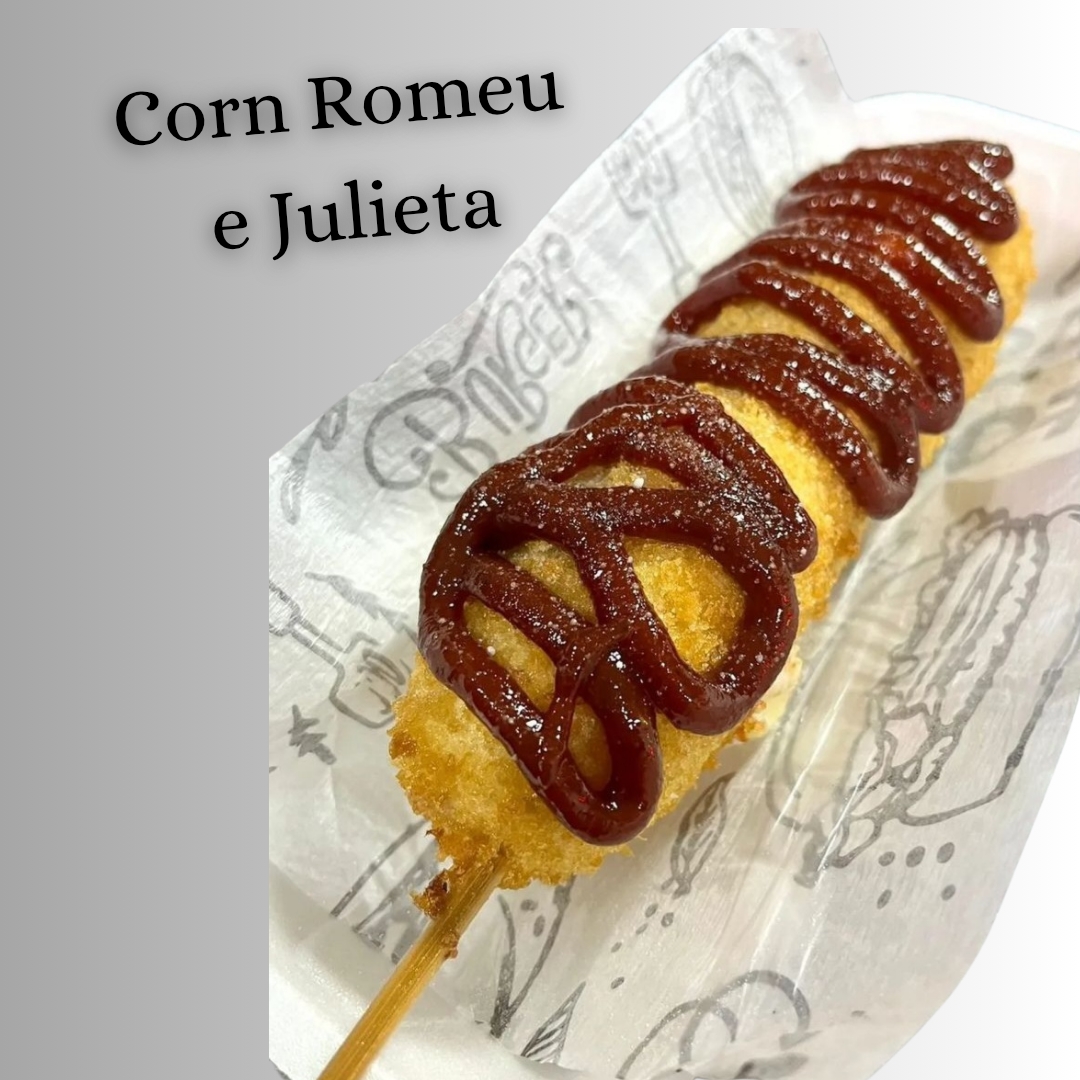 Muçarela no palito, envolto em massa. Com cobertura de Panko, segunda cobertura de Goiabada Cremosa